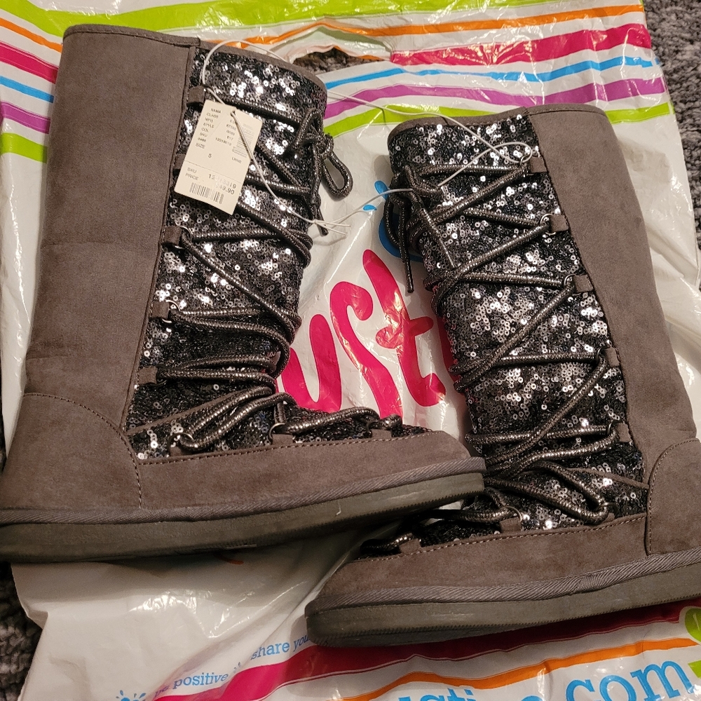 Brand New Boot size 5